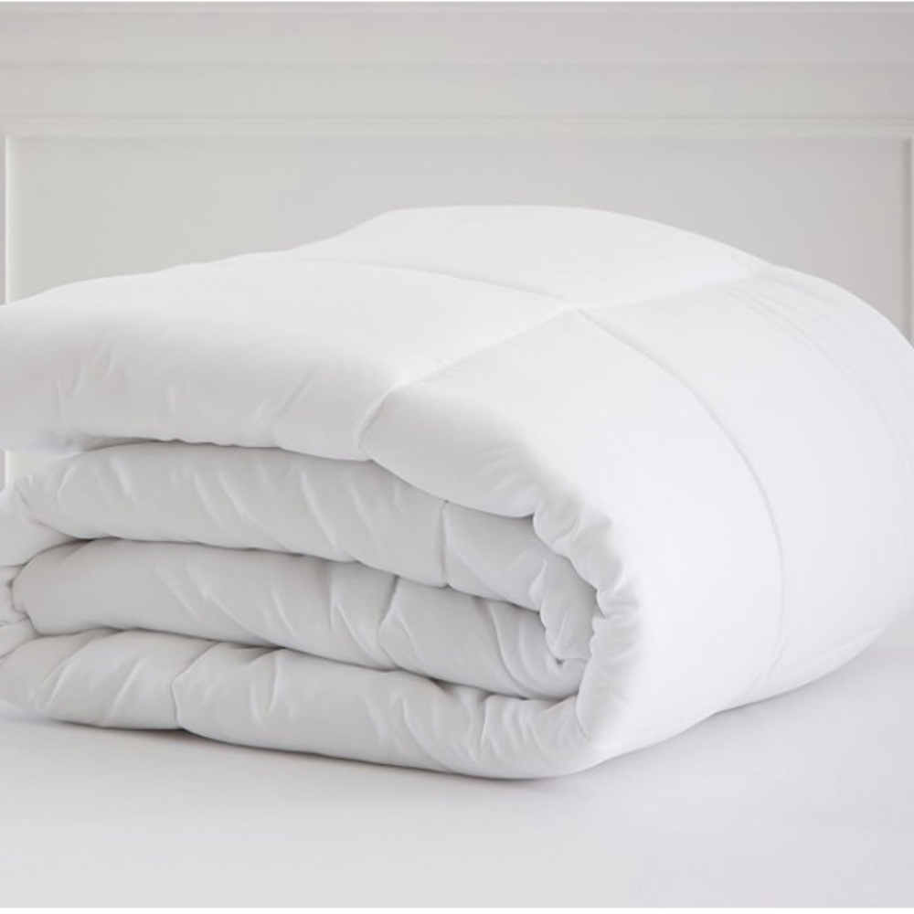 Pottery Barn Kids • Twin size • Essential Duvet Insert • White